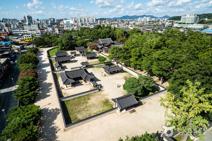 Kuil Gyeonggijeon (경기전)