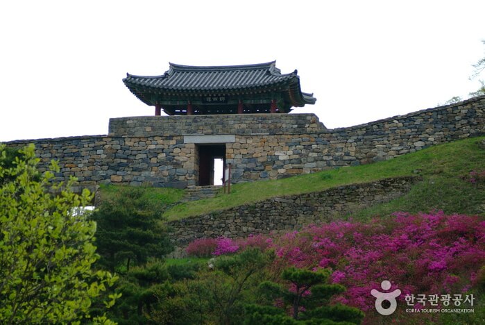 Benteng Gongsanseong Gongju [Warisan Dunia UNESCO] (공주 공산성 [유네스코 세계문화유산])