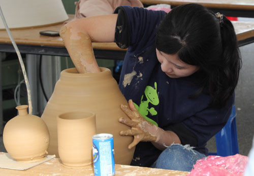 Festival Keramik Buncheong Gimhae (김해 분청도자기축제)