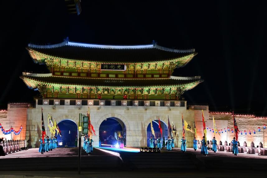 Rekonstruksi Gerbang Gwanghwamun Selesai