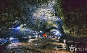 Tabung Lava Manjanggul [Taman Bumi Nasional] (만장굴 (제주도 국가지질공원))