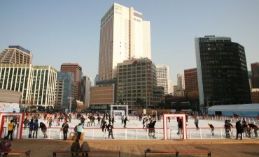Hangatkan Musim Dinginmu dengan Meluncur di Arena Ice Skating Plaza Seoul!