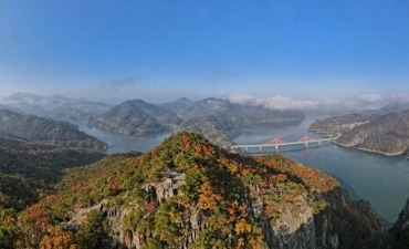 Photo_Jecheon, Dikelilingi Pegunungan dan Air