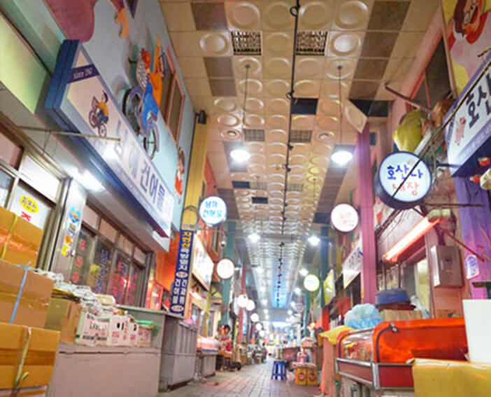 Photo_Lukisan-lukisan lucu menghiasi Pasar Romantis Chuncheon