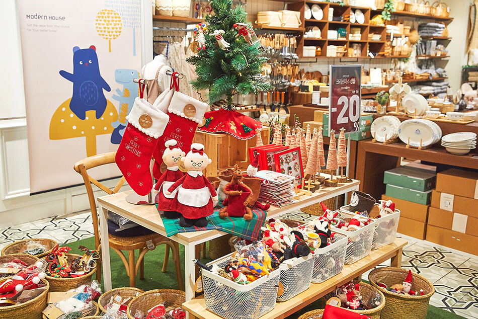 Photo_Barang-barang Natal dipajang di pusat kota Seoul