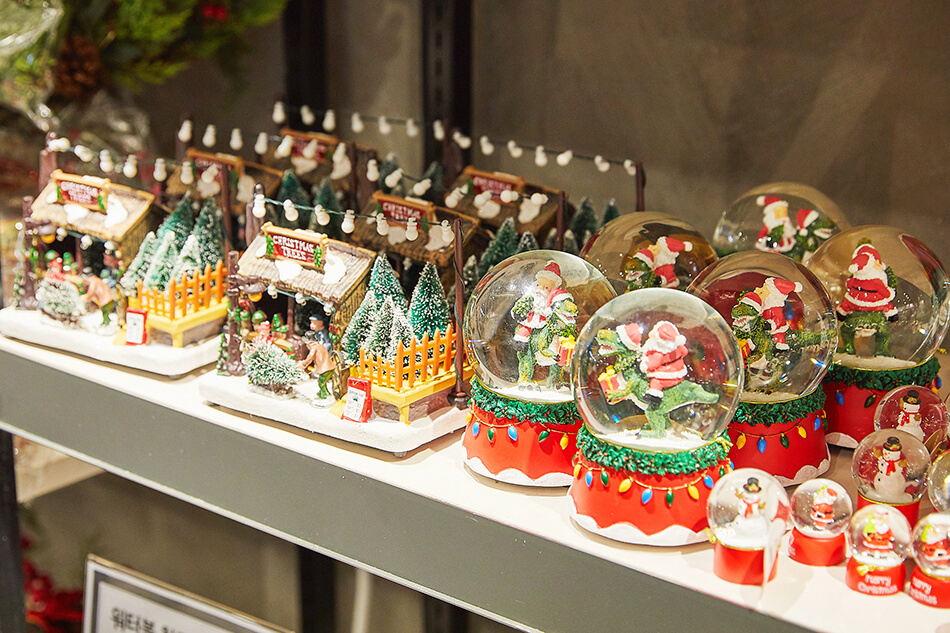 Photo_Barang-barang Natal dipajang di pusat kota Seoul